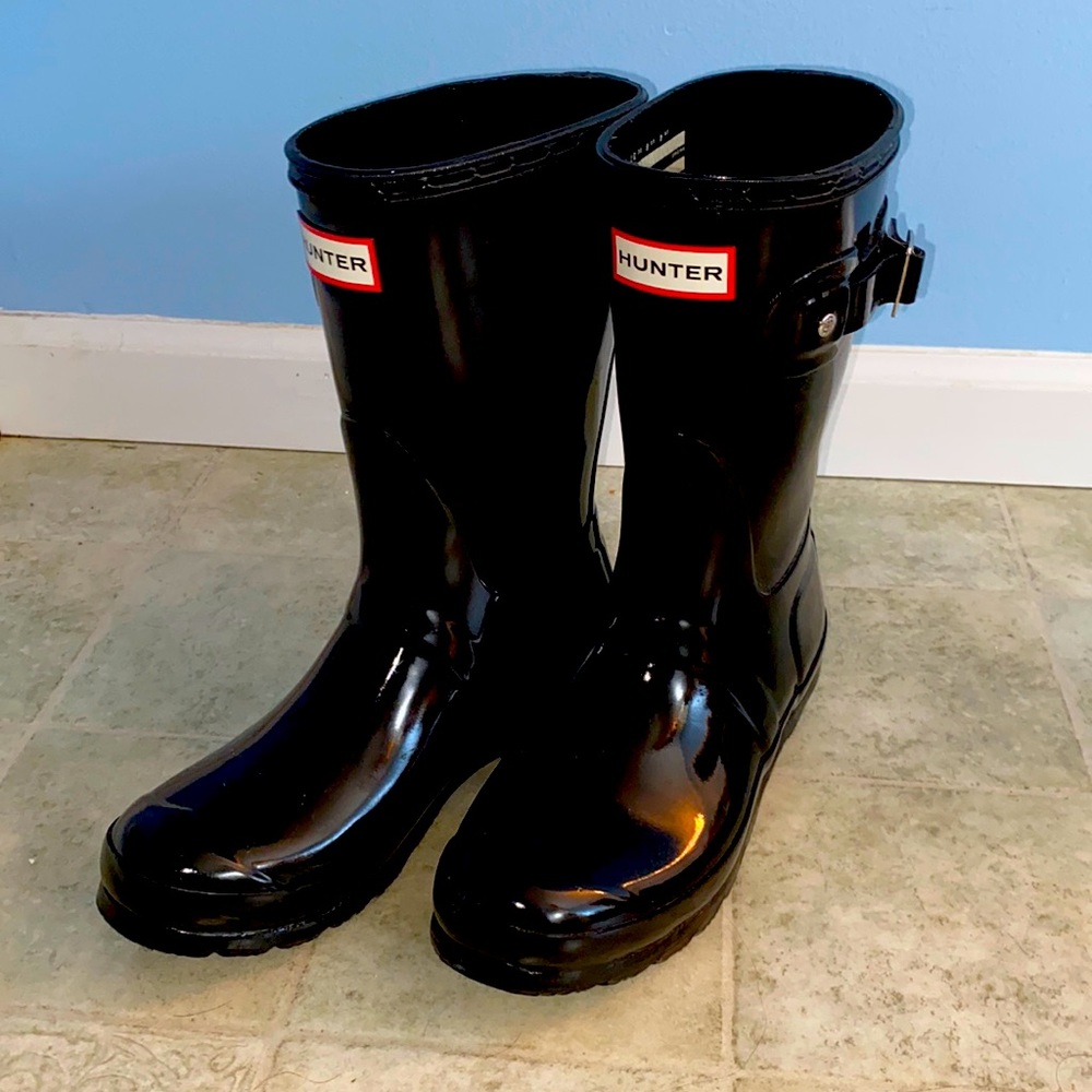 hunter rain boots - mid black gloss & buffer spray
